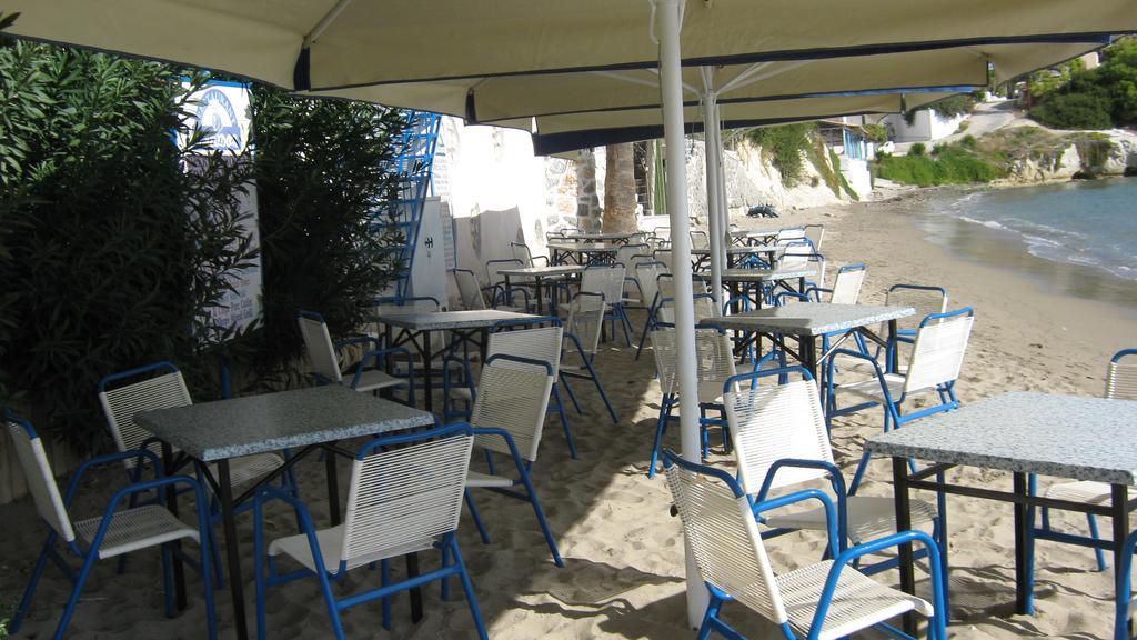 Oasis Hotel Theodoros & Litsa Galaris Agia Marina  Exterior foto