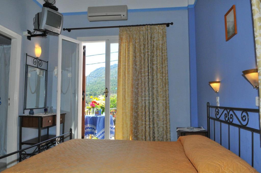 Oasis Hotel Theodoros & Litsa Galaris Agia Marina  Exterior foto